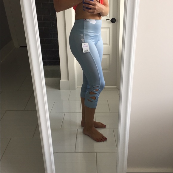 Alive Magnetics Capri leggings. Size small - Picture 1 of 4
